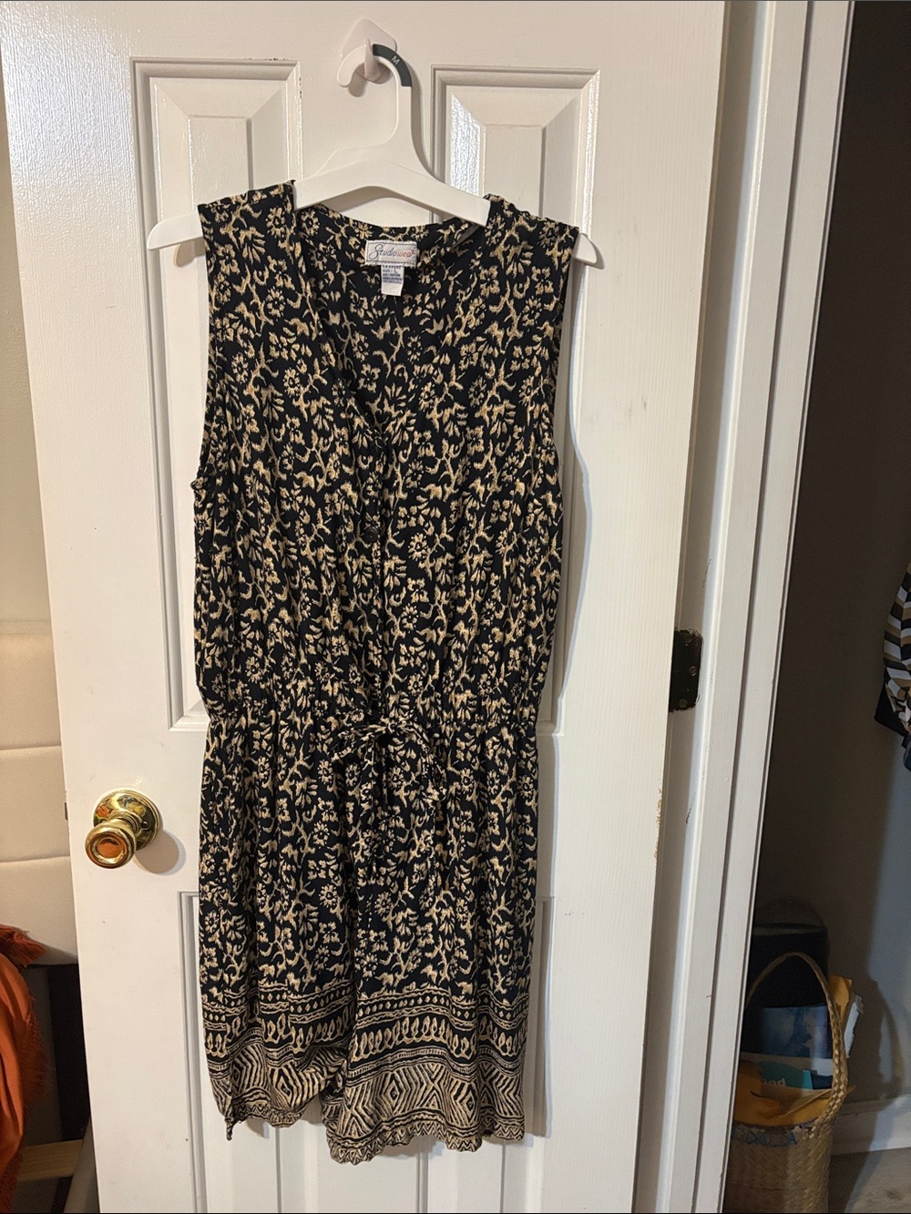 Studioeear vintage Sleeveless Black & Cream Printed V-Neck Romper